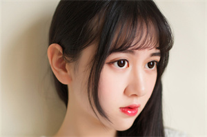 In Shanghai, the social status of women is gradually improving, with an increasing number of women actively participating in public affairs and contributing their strength to the country's development